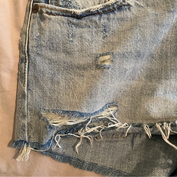Distressed Levi’s 501 denim shorts. Size 27 - Picture 3 of 4